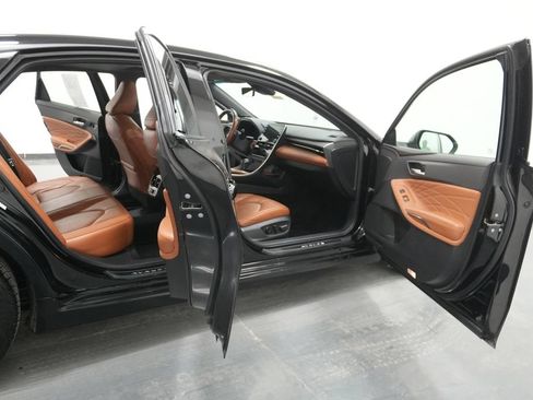 Used 2019 Toyota Avalon Limited FWD image 28