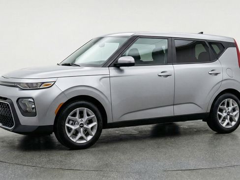 Used 2025 Kia Soul LX w/ LX Technology Package FWD image 3