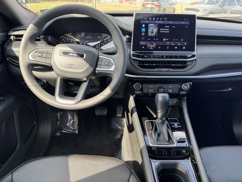 Used 2025 Jeep Compass Latitude w/ Altitude Special Edition image 2