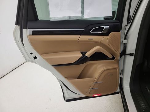 Used 2018 Porsche Cayenne Platinum Edition image 48