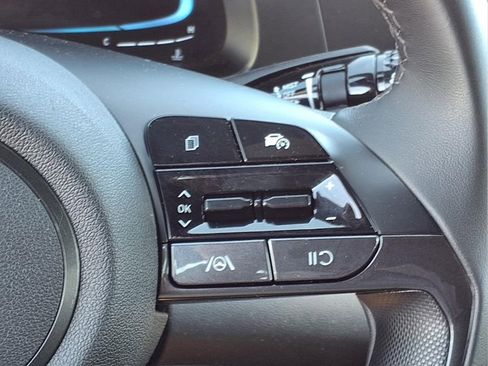 Used 2025 Hyundai Elantra Sport FWD image 17