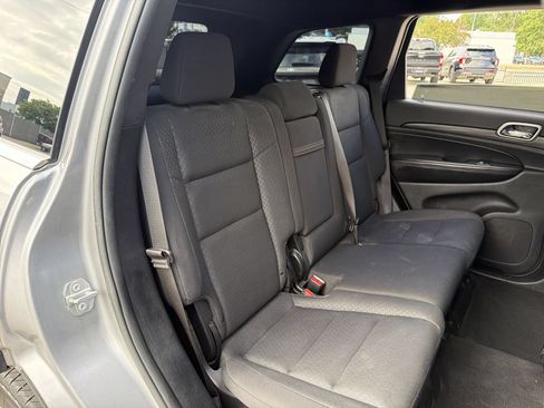 Used 2019 Jeep Grand Cherokee Laredo w/ Security & Convenience Group AWD/4WD image 23