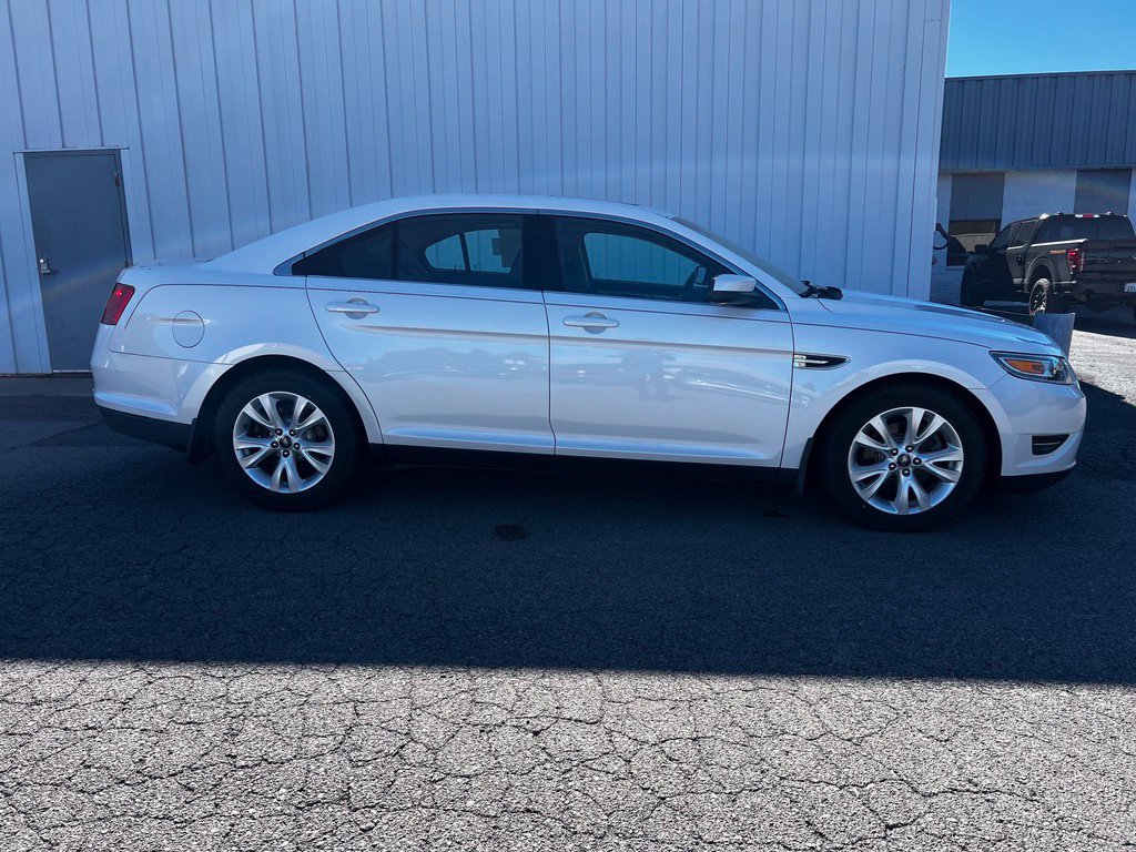 Used 2012 Ford Taurus SEL FWD image 2