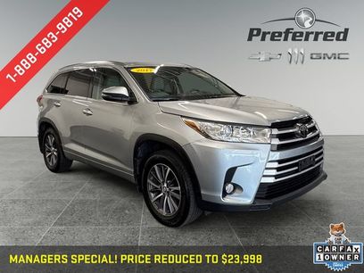 Used 2017 Toyota Highlander SE