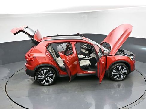 Used 2023 Volvo XC40 B5 Plus w/ Protection Package Premier image 39