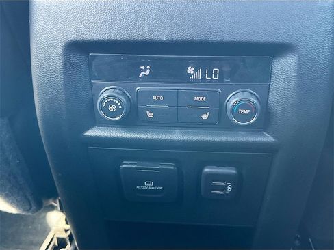 Used 2023 Chevrolet Traverse High Country image 27