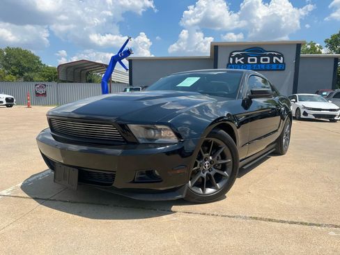 Used 2011 Ford Mustang Premium w/ 203A Rapid Spec Order Code image 2