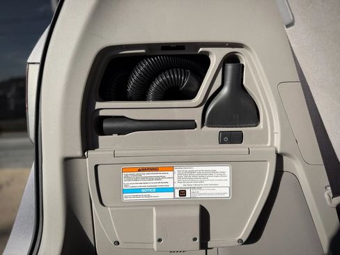 Used 2016 Honda Odyssey SE image 24