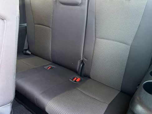 Used 2022 Toyota Highlander LE FWD image 18