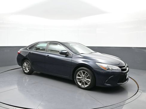 Used 2017 Toyota Camry SE FWD image 4