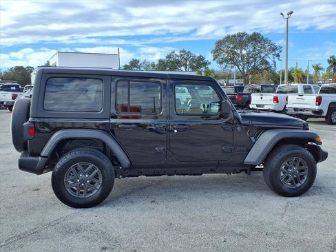 Used 2024 Jeep Wrangler Sport S image 8