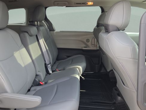 Certified 2024 Toyota Sienna XLE FWD image 18