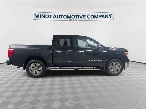 Used 2019 Nissan Titan SV w/ SV Convenience Package AWD/4WD image 9