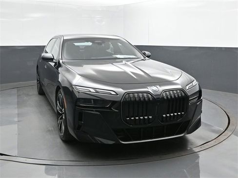 New 2026 BMW 750e xDrive w/ Premium Package image 22