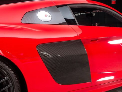 Used 2017 Audi R8 V10 w/ Carbon Exterior Package AWD/4WD image 23