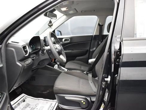 Used 2023 Hyundai Venue SE image 14