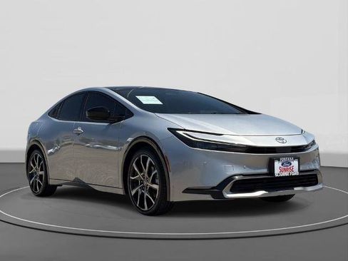 Used 2024 Toyota Prius Prime Premium FWD image 4
