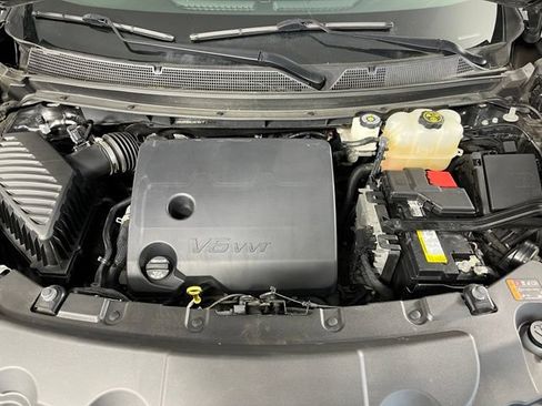 Used 2021 Chevrolet Traverse LT AWD/4WD image 43