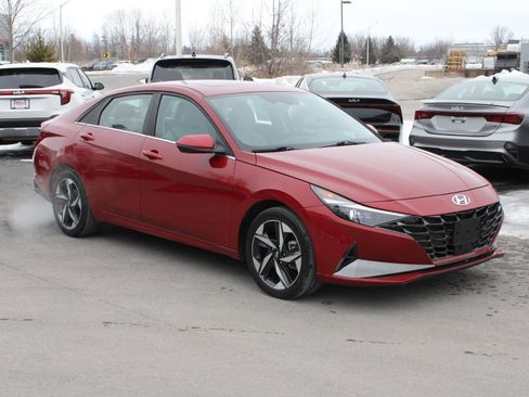 Used 2023 Hyundai Elantra Limited image 3