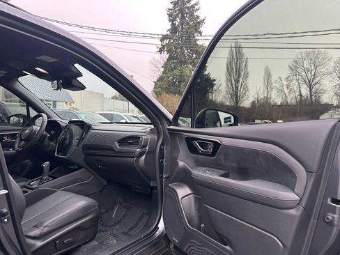 Used 2025 Subaru Forester Touring image 11