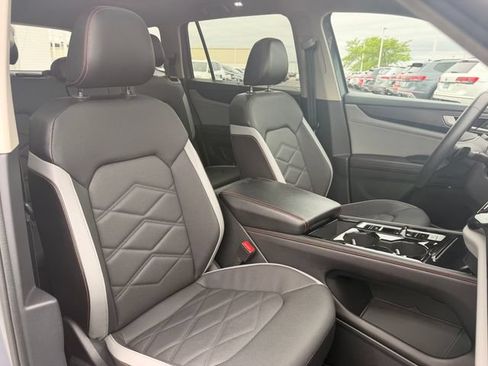 Certified 2024 Volkswagen Atlas Peak Edition SEL AWD/4WD image 23