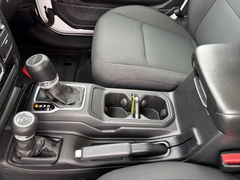 Used 2023 Jeep Gladiator Sport image 23