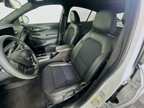 Used 2025 Buick Envista Preferred image 13