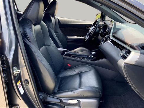Used 2019 Toyota C-HR Limited FWD image 9