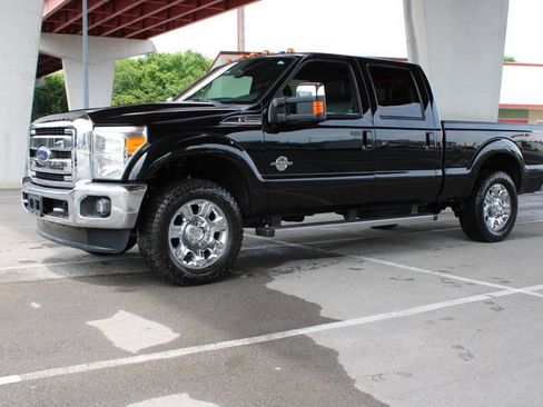 Used 2016 Ford F250 Lariat w/ Lariat Ultimate Package AWD/4WD image 2