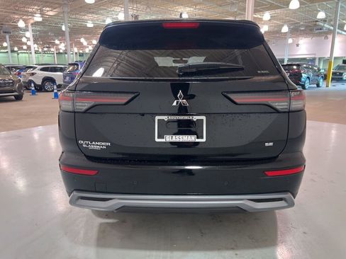 New 2025 Mitsubishi Outlander SE image 4