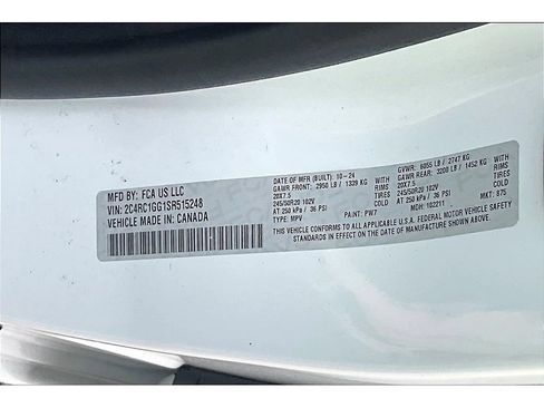 Certified 2025 Chrysler Pacifica Limited FWD image 31