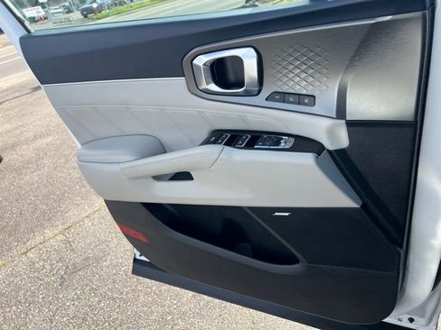 Used 2023 Kia Sorento SX Prestige image 18