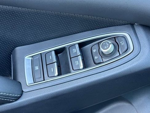 Used 2025 Subaru Ascent Limited AWD/4WD image 12