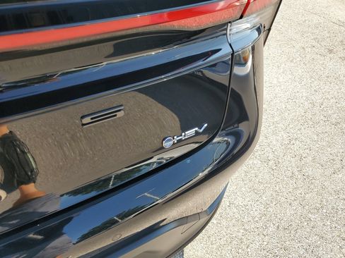 Certified 2025 Toyota Prius LE FWD image 7