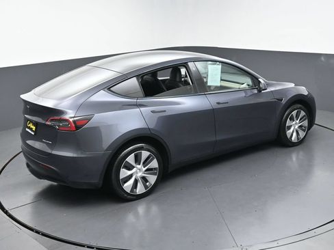 Used 2023 Tesla Model Y Long Range AWD/4WD image 40