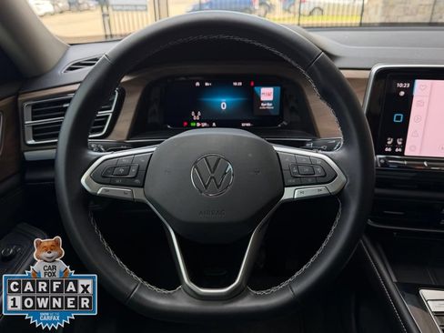 Used 2024 Volkswagen Atlas SE w/ Panoramic Sunroof Package FWD image 13