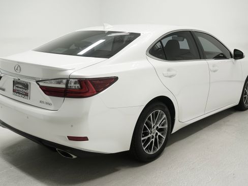 Used 2018 Lexus ES 350 w/ Luxury Package w/Wood Trim FWD image 4
