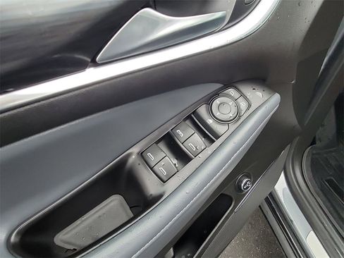 Used 2018 Buick Enclave Essence image 24