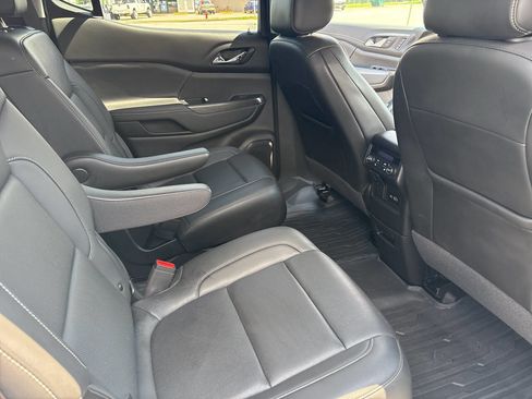 Used 2023 GMC Acadia SLT w/ Preferred Package FWD image 40