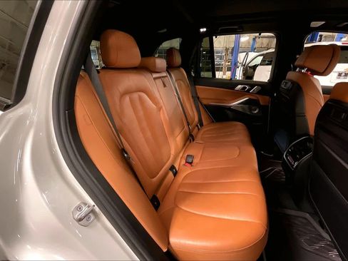 Used 2021 BMW X5 M50i w/ Executive Package image 19
