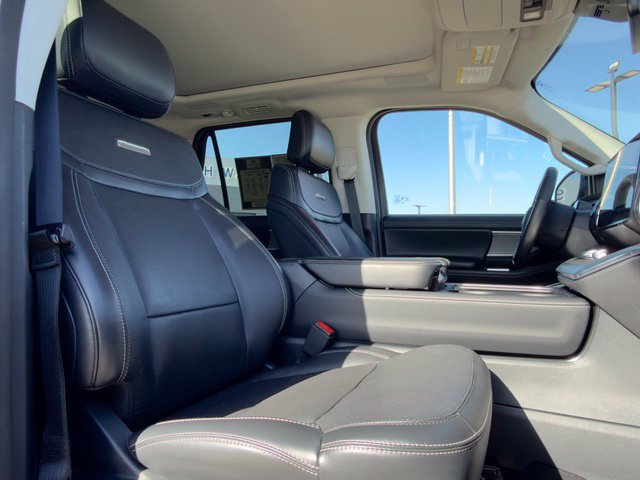 Certified 2025 Ford Expedition Platinum w/ Driver's Package AWD/4WD image 15