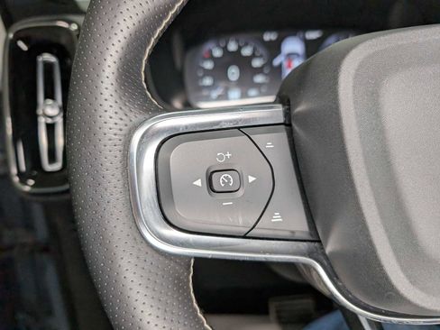 Used 2021 Volvo XC40 T5 R-Design w/ Advanced Package image 36