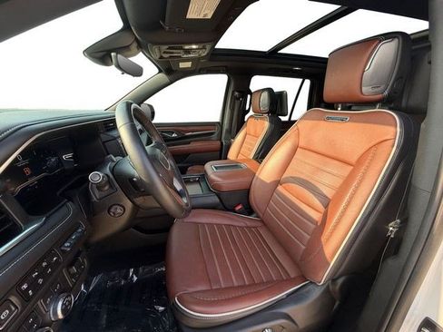 Used 2023 GMC Yukon Denali Ultimate AWD/4WD image 10