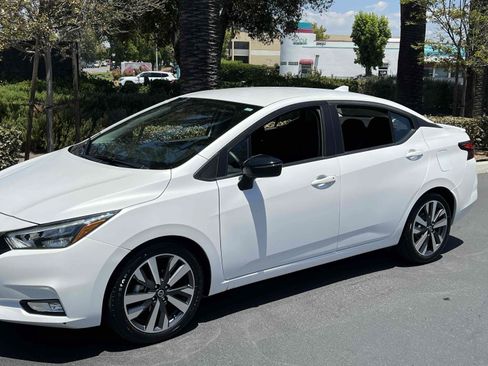 Used 2020 Nissan Versa SR FWD image 33