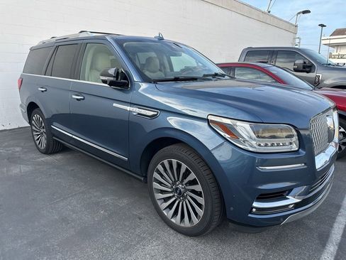 Used 2019 Lincoln Navigator Reserve image 2