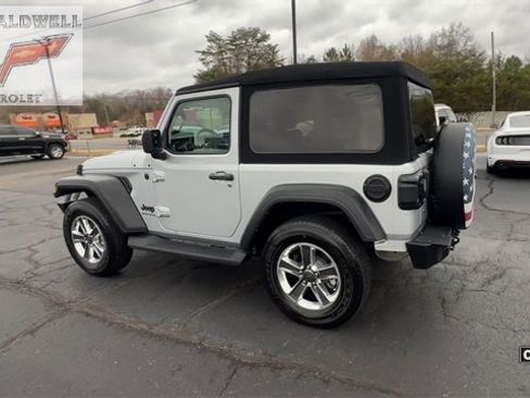 Used 2023 Jeep Wrangler Sport image 6