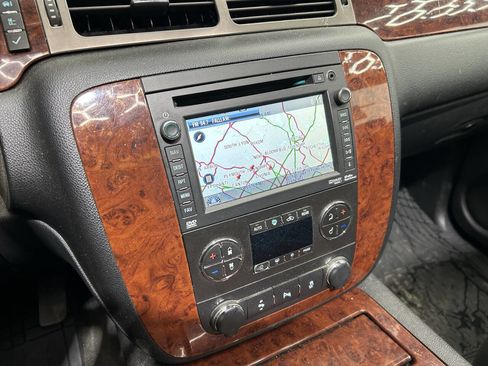 Used 2012 Chevrolet Suburban LTZ image 35