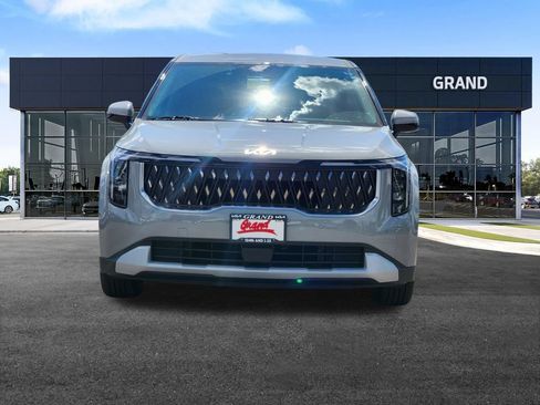 New 2027 Kia Carnival FWD image 3