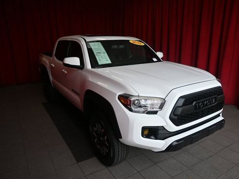 Certified 2017 Toyota Tacoma TRD Off-Road image 15