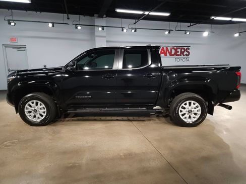 Used 2024 Toyota Tacoma SR5 RWD image 4